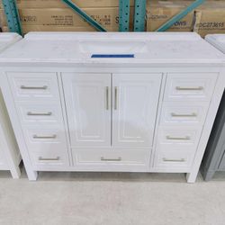 48 in. Brand New Single Sink Bath Vanity in White with Marble Top in White $739 