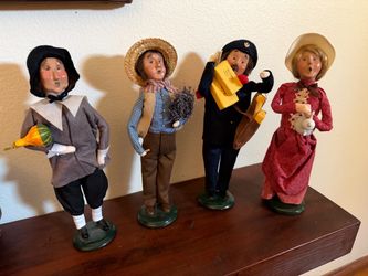 Byers Choice Caroler Figurines Set of 4