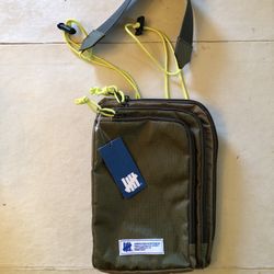 Undefeated LA Shoulder Bag New With Tags Supreme 