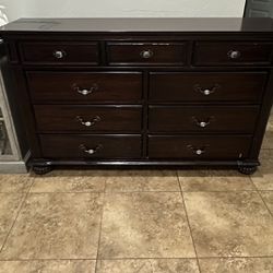 Dresser With Mirror And 2 Nights 
