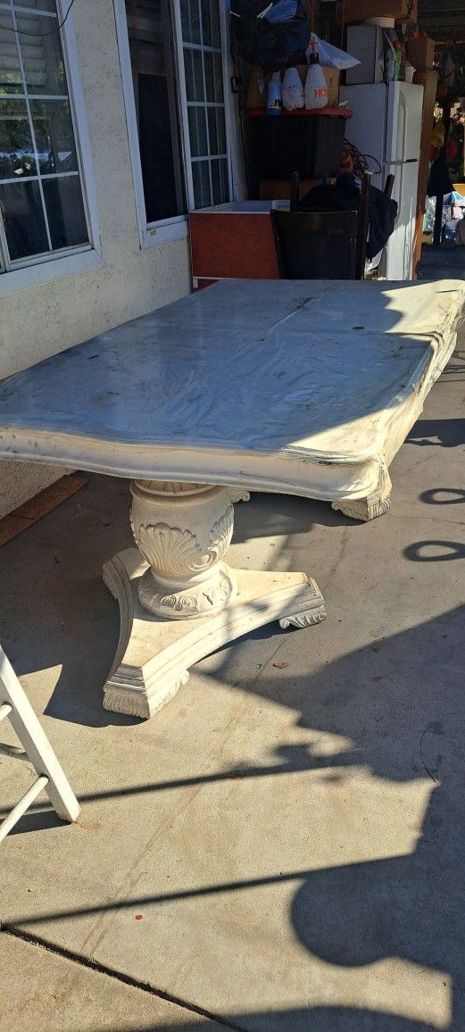 Dinning Table