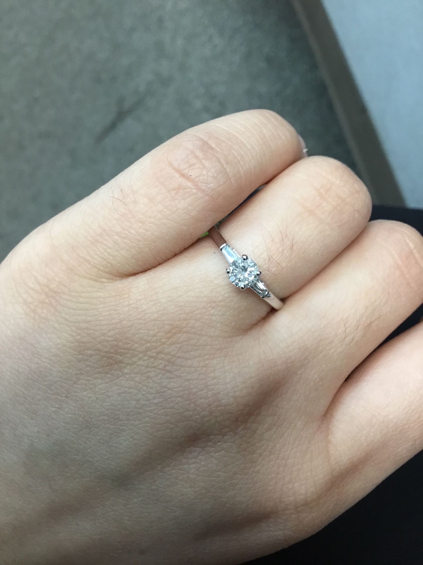 14K Withe Gold Ladies Diamond Ring Size 6.25