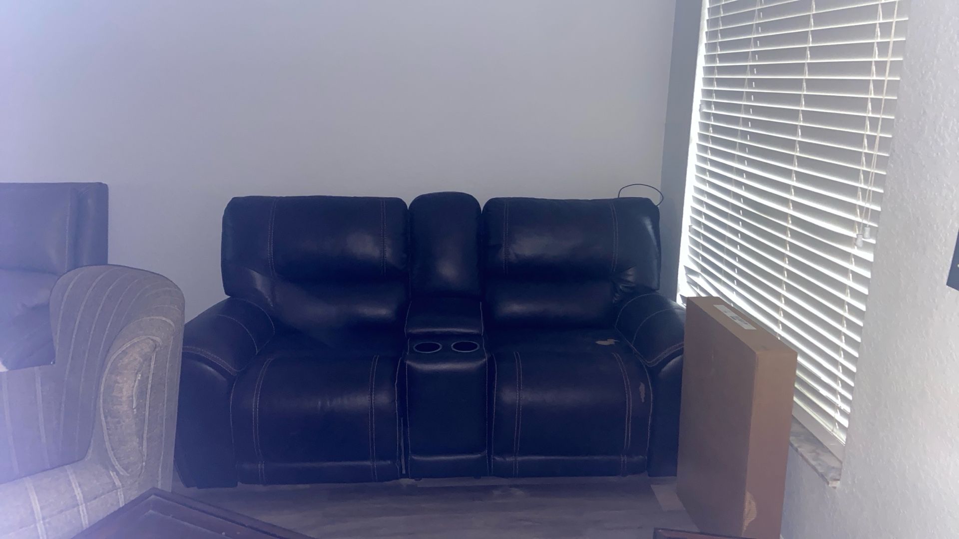 Reclining Love Seat With 2 End Tables