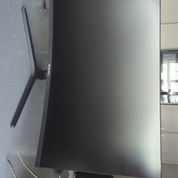 32 in Curved Monitor
