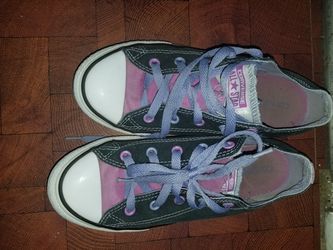 Converse size 4