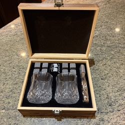  NWOT EVofly Whiskey Glass Gift Set Crystal Tumblers Whiskey Stones Tongs Box 