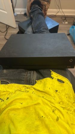 Xbox x slim 1tb cords included