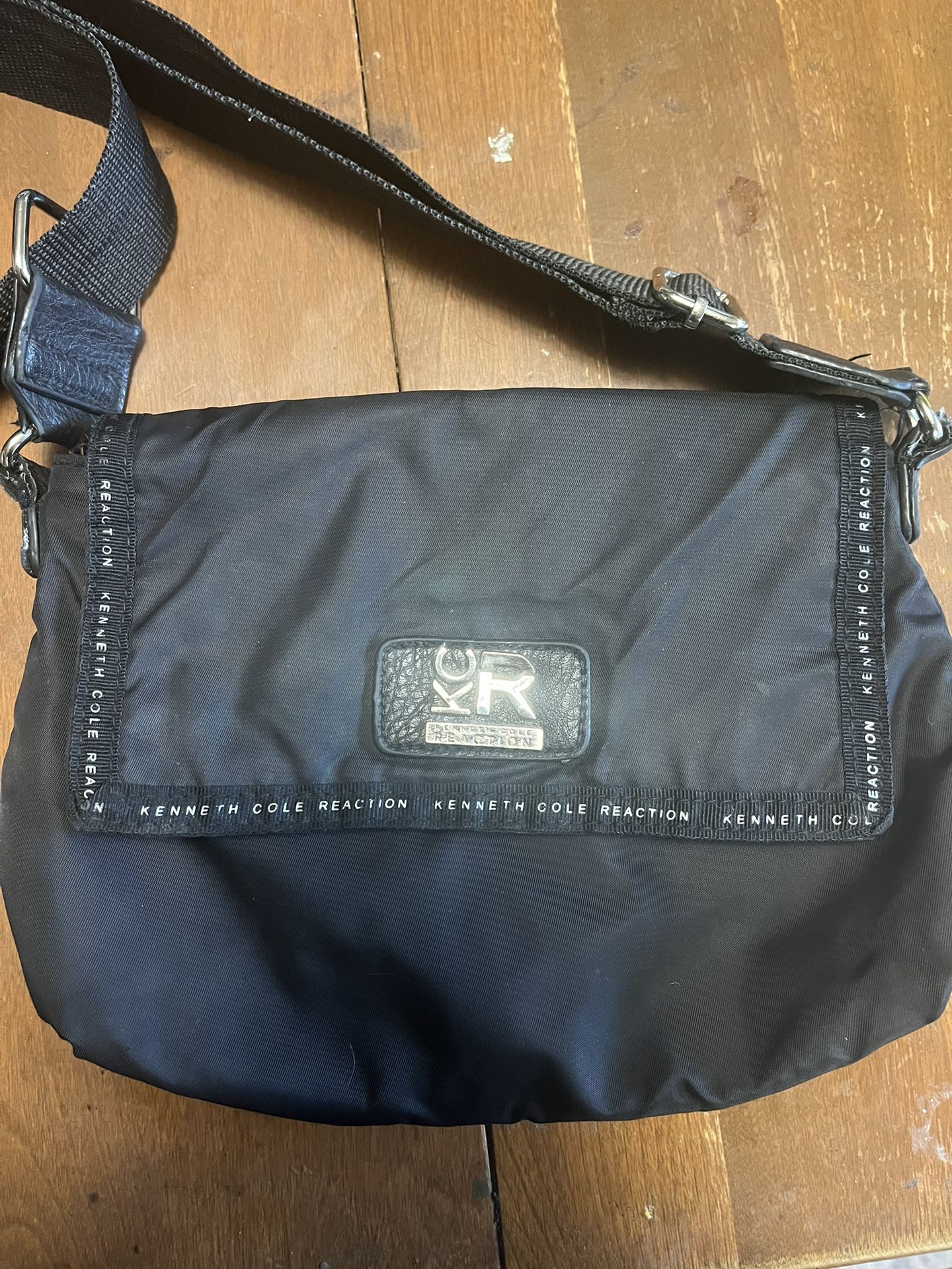 Kenneth Cole Reaction Crossbody Purse