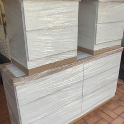 Dresser and 2 nightstands - Cómoda y 2 mesitas de noche