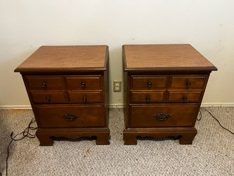 Set of 2 nightstands