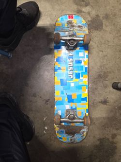 Complete Skateboard chocolate with Pixel Graphic Deck