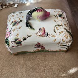 Vintage Mid-20th Century Chinese Floral Porcelain Box With Lid 