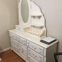 Matching Girls Full Size Bed, Dresser With Mirror & Night Stand + Mattress