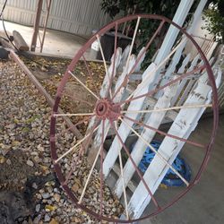 Wagon Wheel Yard Decor