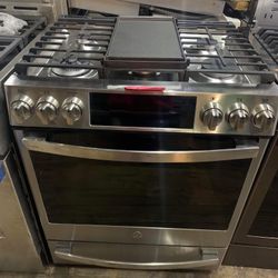 GE Profile™ 30” Smart Slide-In Electric Convention 