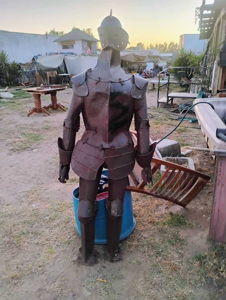 Armor Suit Man Statue