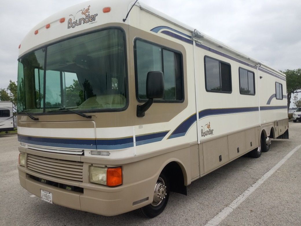 Price Reduced Motorhome RV Motor Home Fleetwood Bounder Remodeled