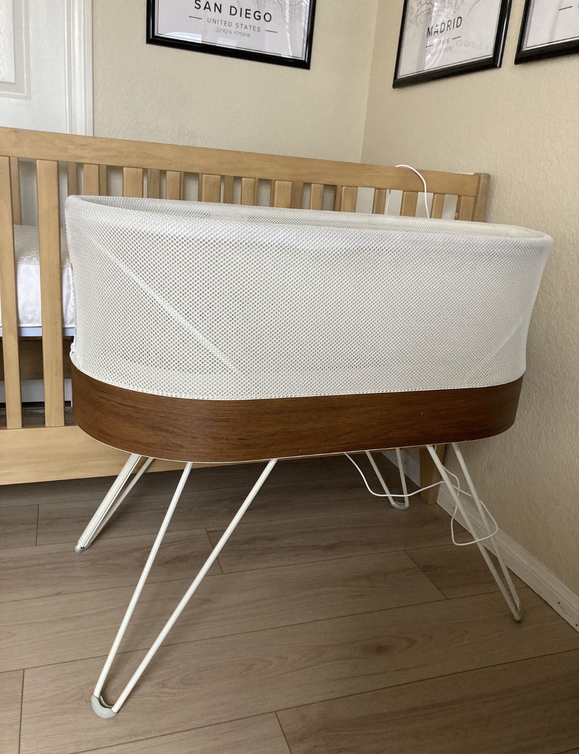 SNOO bassinet w 3xSwaddles 