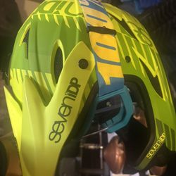 helmet youth Large