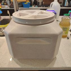 Gamma Pet Food Storage Vault