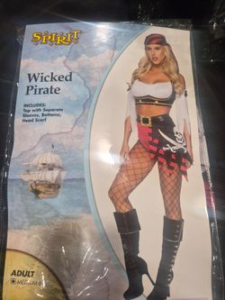 Woman M Halloween  pirate  costume