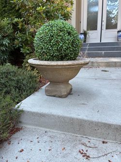 Italian style urn planters pots (2)
