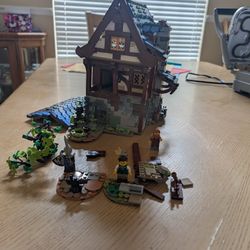 LEGO Medieval Blacksmith 21325 (Retired Set)
