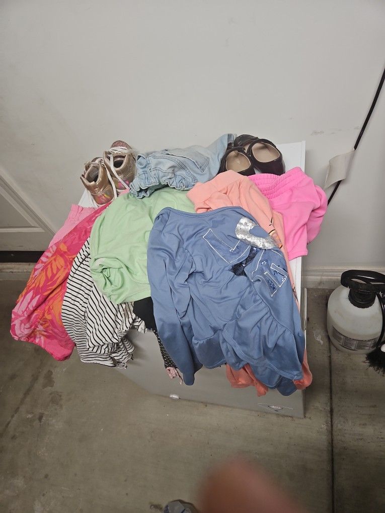 Girls Clothe AND Shoes Size 6 Small