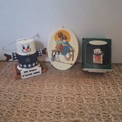SET OF 3 VINTAGE XMAS ORNAMENTS 