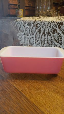 VINTAGE PYREX PINK LOAF PAN MINT CONDITION