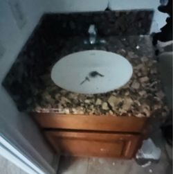 Bathroom sink vanity     Baño