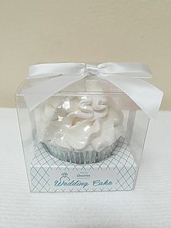 Weddings cupcake bath bomb