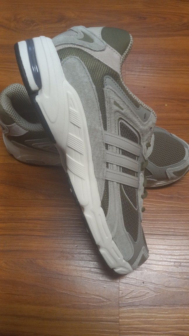 Adidas Men's runner shoes sneakers