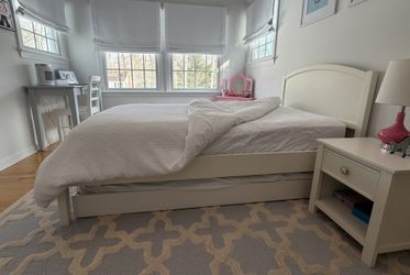 Pottery Barn Kids Twin Austen Bed With Mattress