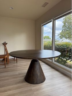 MUST GO DINING TABLE