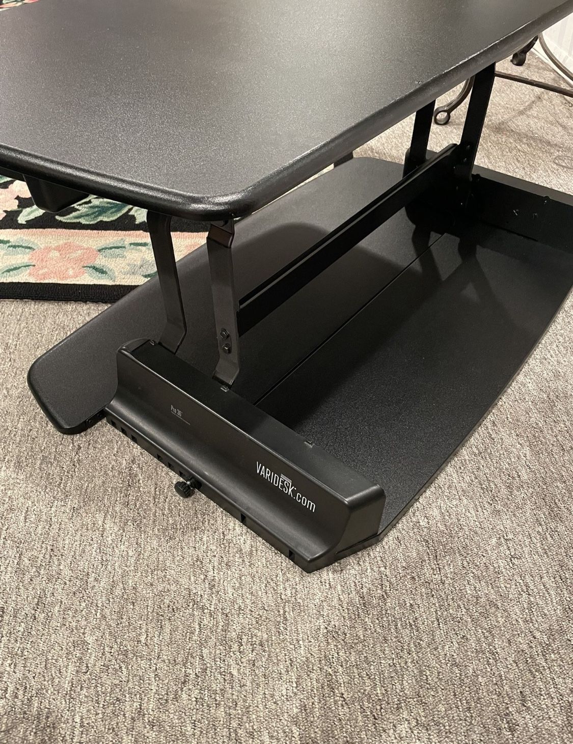 Varidesk Essential 36 - Standing/Sitting desktop 