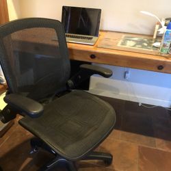 Mesh Office Chair (like new)
