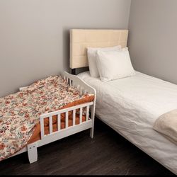 Toddler Bed & Mattress - like NEW