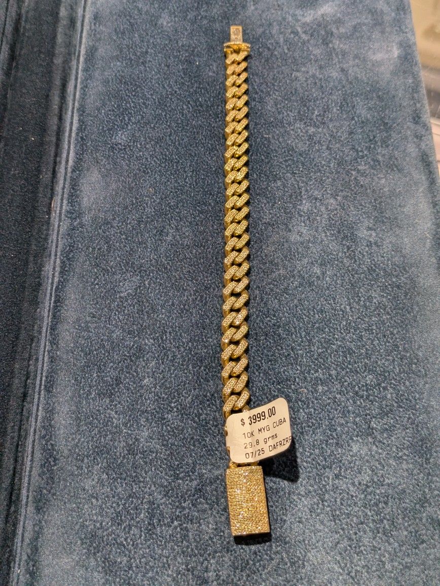 10k Diamond Incrusted Cuban Bracelet 29.8g Total
