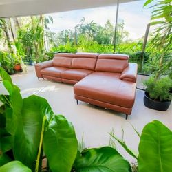 MODANI LEATHER SECTIONAL 