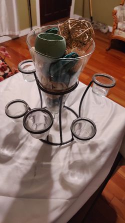 Circular Candle Stand With Vase