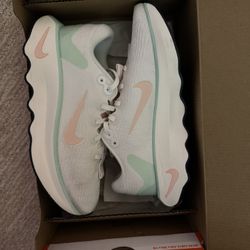 Nike Motiva Size 7