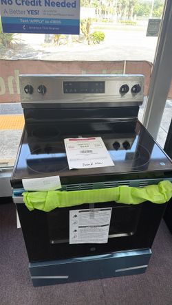 GE 30-in Glass Top 4 burners 5.3-cu ft Freestanding Electric Range ( Stainless Stee