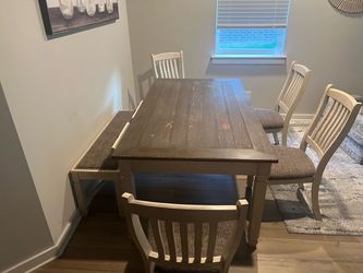Dinning room table for 6 people