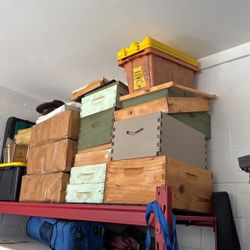 Beehives And Bee Keeping equipment 