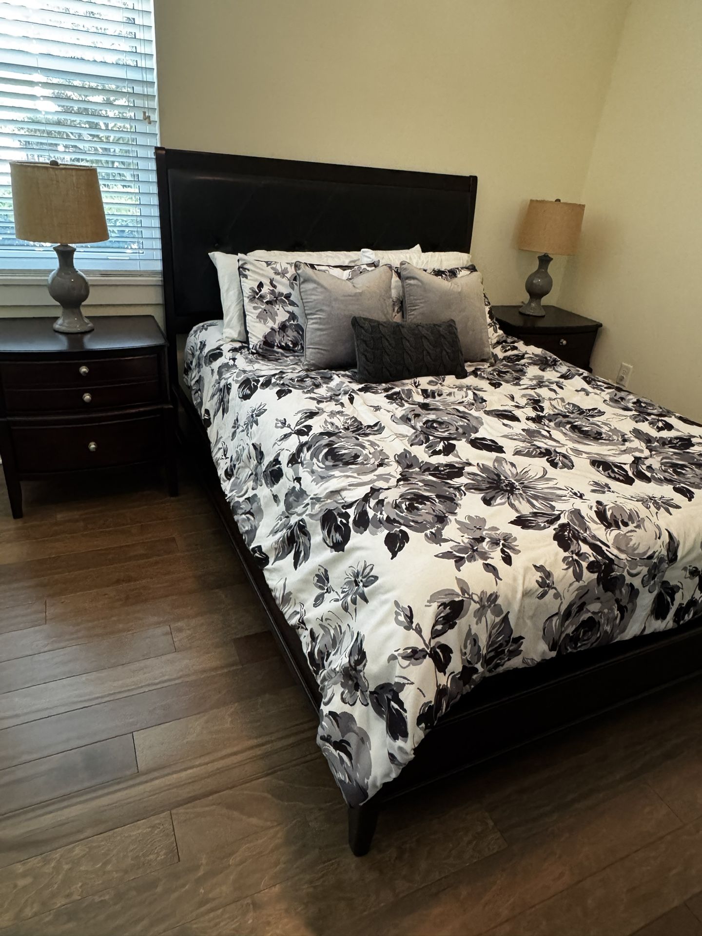 Queen Size Complete Solid Bedroom Set 