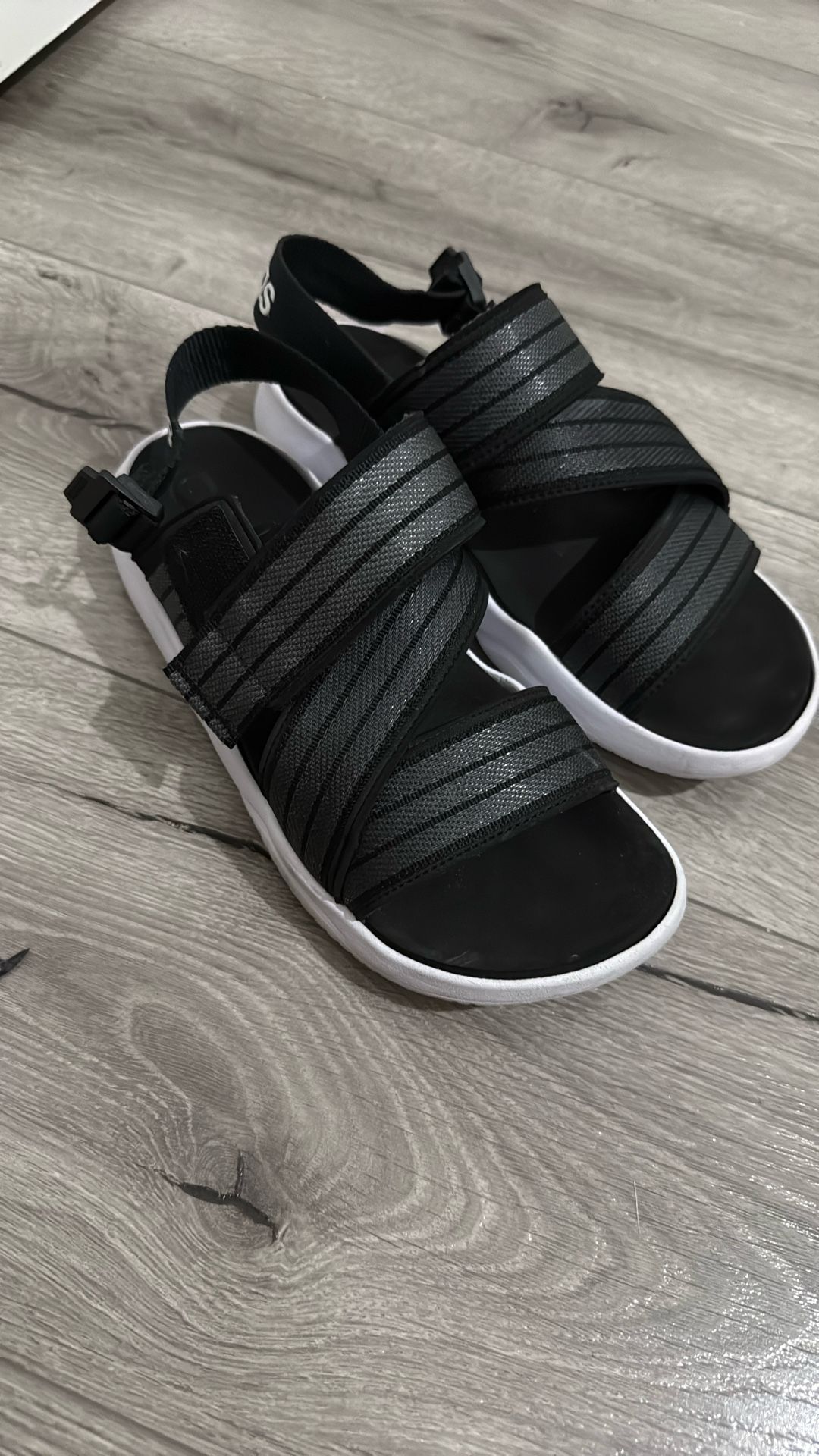 Adidas Women Size 7 Sandal