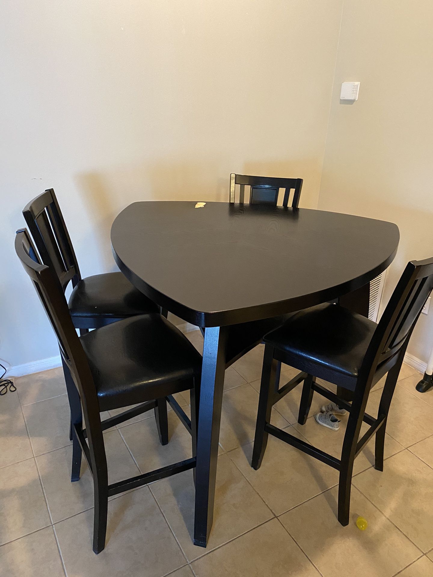 Dining room table set w/ 4 chairs