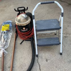 2   Dusting Mop Nuevos. Aspiradora Hoover 1y ; Meses Usada Y Ina Escalera Gorilla De Dos Steps 