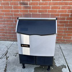 Ice-O-Matic ICEU220HA 24 1/2"W Half Cube Undercounter Ice Machine - 238 lbs/day, Air Cooled